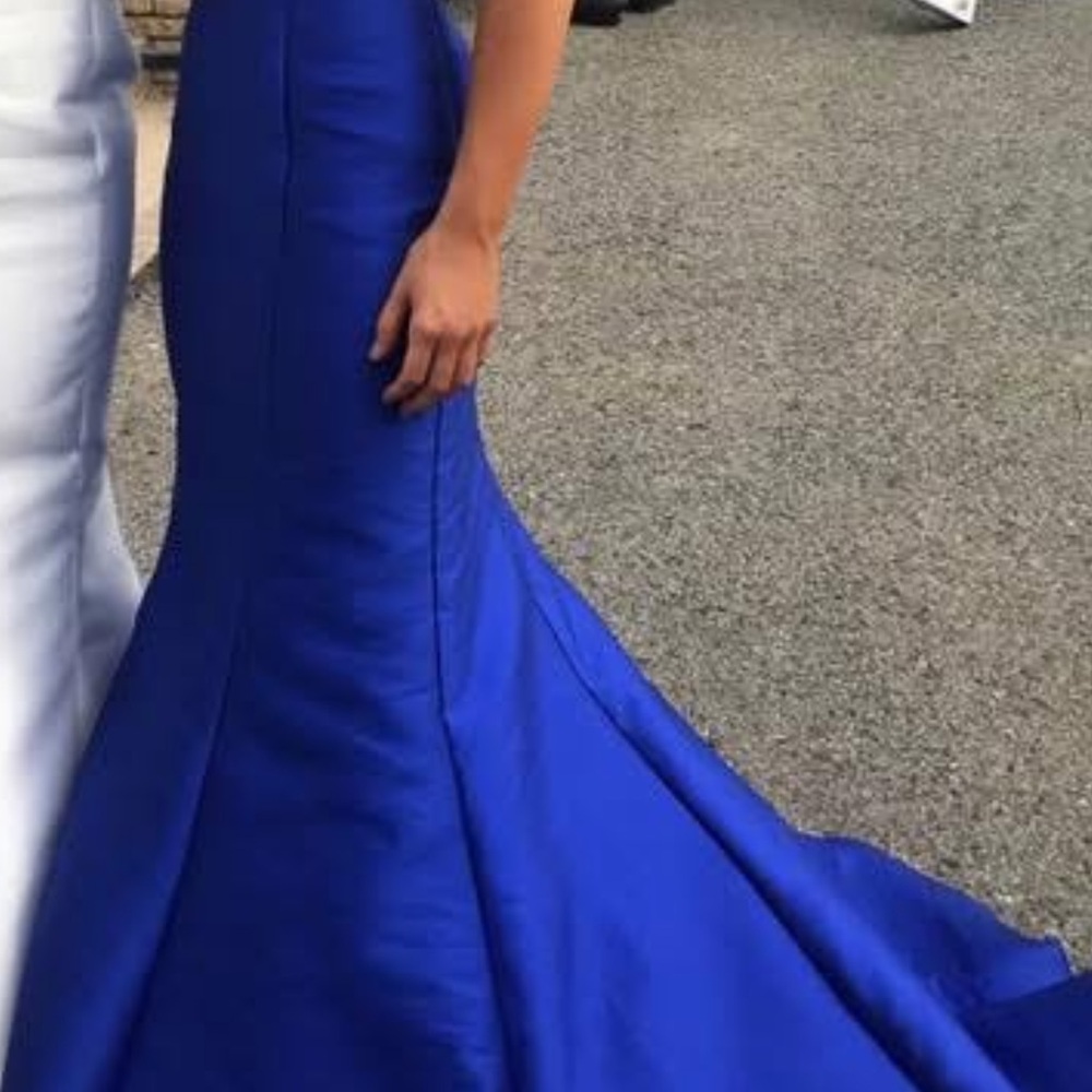 Elegant Blue Evening Gown